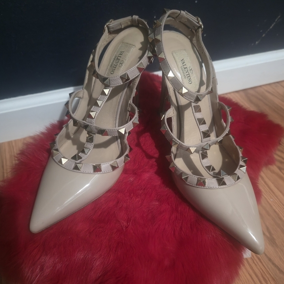 Valentino Women's Beige Heels with Gold Studs - Picture 8 of 11